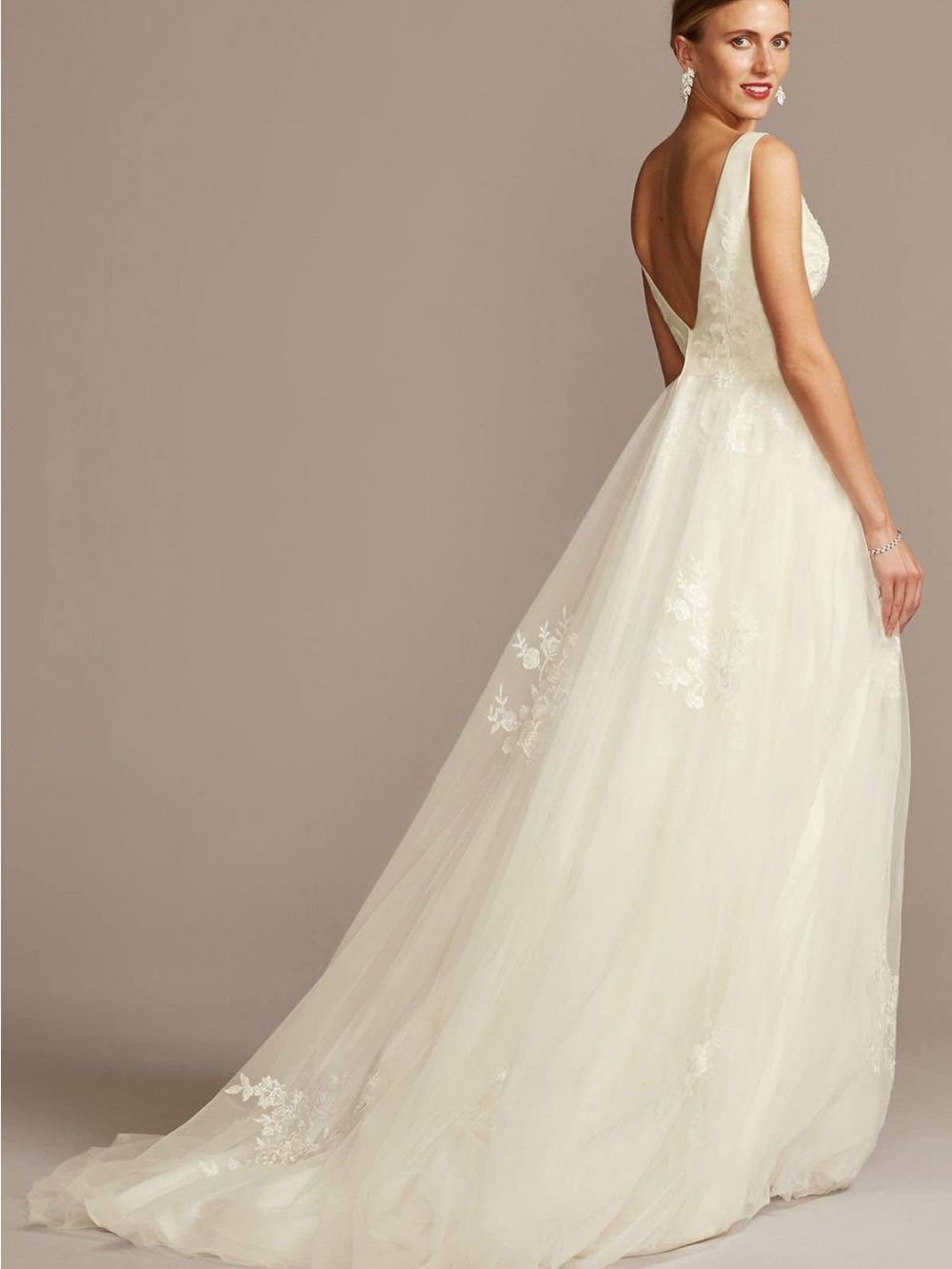 David's Bridal Ivory Lace A-Line V-Neck Wedding Dress - Picture 2 of 3